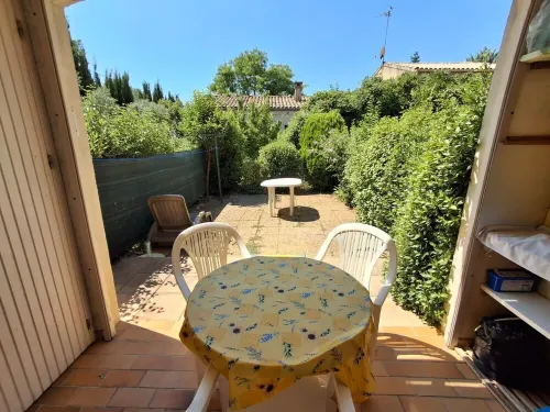 Studio 25m2 Avec Jardin à Gréoux les Bains Hotel a Greoux-les-Bains