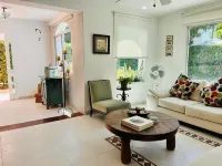 Beach house with private pool and access to the sea. Ideal/families and friends.