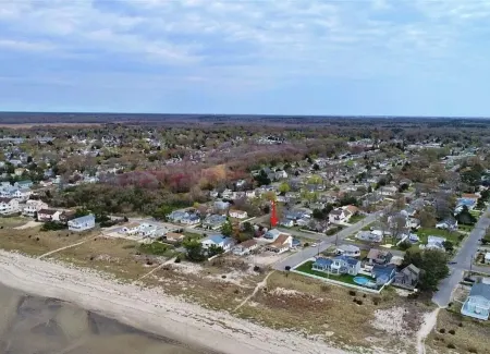 Charming Bayfront Cottage!! Peaceful Escape with Stunning Sunsets.