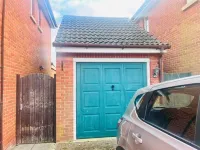 3BDR Detached Spacious House in Ashford-with free parking