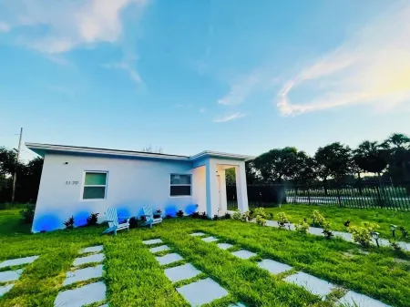 Amazing 2-bedroom House in Miami w/ pingpong table & BBQ grill Отели рядом с достопримечательностью «Beijing Mart»