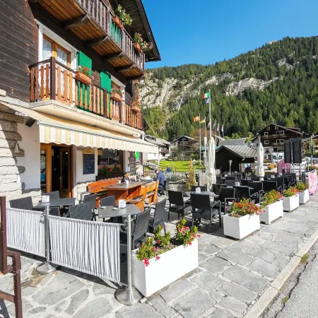 Monterosa Cozy Apartment 200m from Ski - Happy Rentals