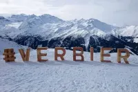 Meters from the lift station with a private terrace and balcony in Verbier