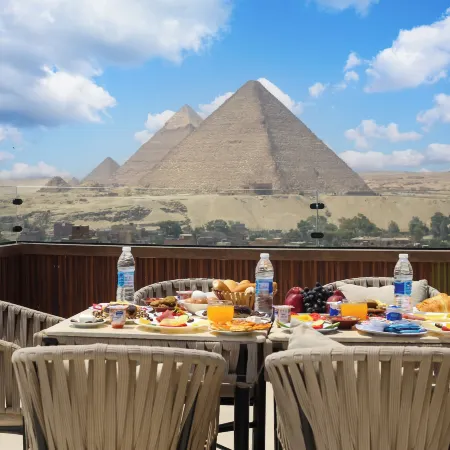 Crowne Pyramids Palace