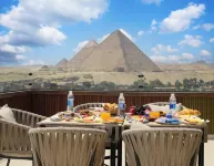 Crowne Pyramids Palace - Hostels