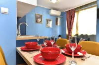 Stylish fully equipped studio with AC across from the gondola station!