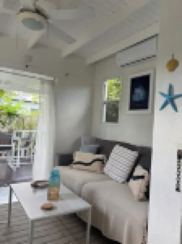 Palm Cottage - Sunset Crest, close to the beach and swimming pool