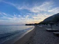 Island Stone house 15m from the beach.
