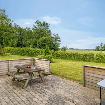 "Thrine" - 24km from the Sea