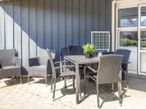 "Milly" - 100m from the Sea