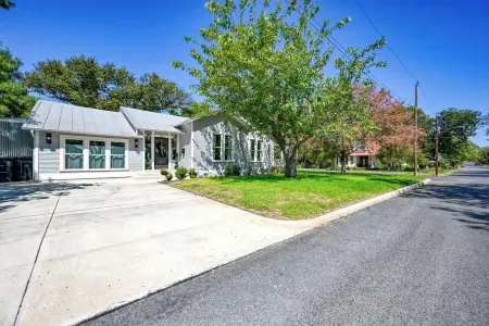 Modern Luxurious Home with Game Room