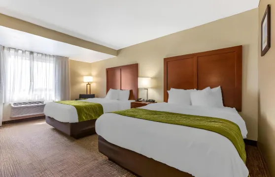 鳳凰城北/鹿谷舒適套房酒店