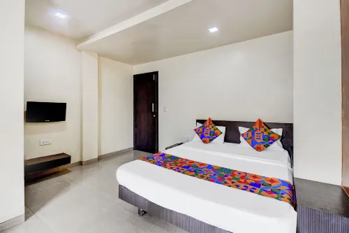 Via Sun n Shine Hotels in Mokarwadi