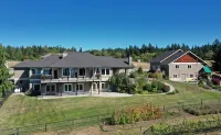 Vineyard Villa Bayview Getaway. Family Friends Gathering and Kids' Fun Paradise Hotels in 