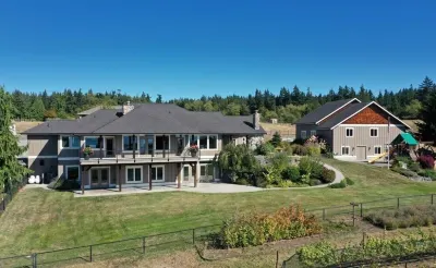 Vineyard Villa + Guesthouse/ Swim Spa +Hot tub With A/C Hotels in 