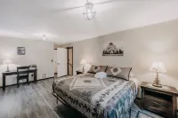 Glacier Springs Cabin 89 Cedar and Log Cabin Close to Skiing and Hiking Hotels in Deming