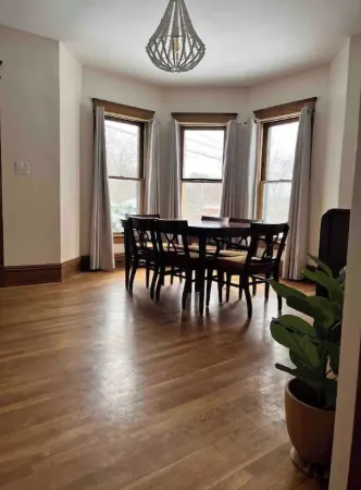 Quaint Pet Friendly 2 Bed Apartment Downtown