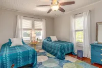 A Beautifully Balanced Bungalow! Hotel a New Bern