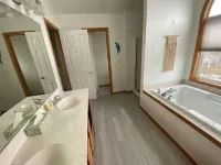 •Delightful 5b stay in Paradise!!• Hotels in Waukee