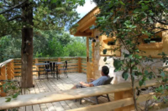 Les Cabanes Dans les Bois Logis Hôtel