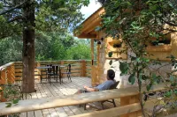 Les Cabanes Dans les Bois Logis Hôtel Hotel a Trausse