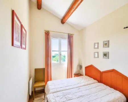 House Selection 3 bedrooms (8 people) Hotels in Mallemort