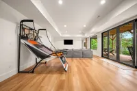 New Modern House on Lake Adger near TIEC, Vineyards, Orchards, Biltmore and more