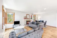 4 bedroom HOUSE – 5 Minutes to MOA & AIRPORT
