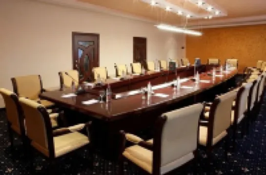 SpringHill Hotel & Suites