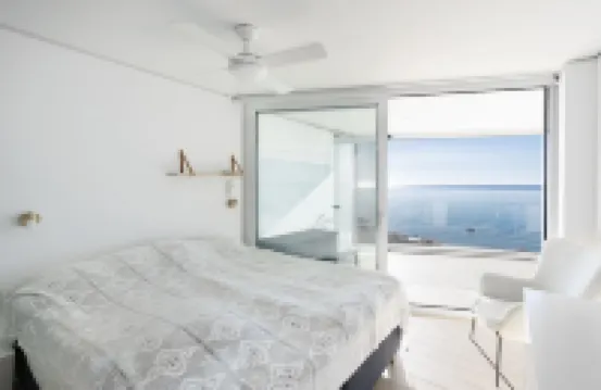 Stunning Seafront Apartment in Carvajal Beach
