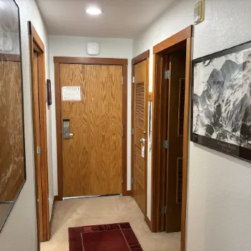 Studio In Lakeside Village, Updated Kitchen & Bath Apts