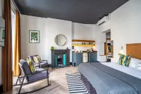 크레센트 플레이스 바이 맨슬리 첼튼엄 호텔