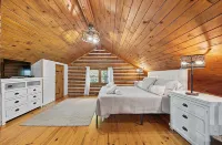 Hocking Hills Secluded Cabin • Hot Tub • Fireplace