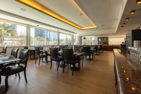 Palladium Business Hotel Отели рядом с достопримечательностью «Плайя де лос Поситос»