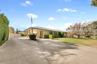 Beechworth Motor Inn Hotels near Pennyweight Winery