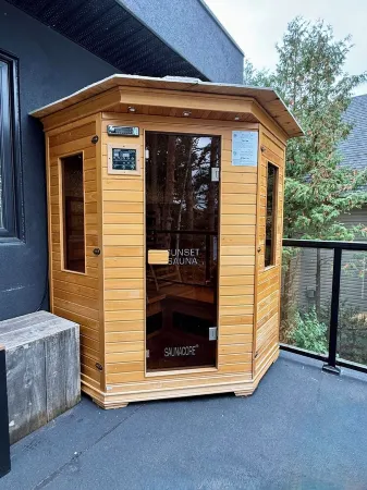 Luxury Waterfront Retreat | Casa Del Capo | Sauna, EV, Pizza Oven & Lake Views