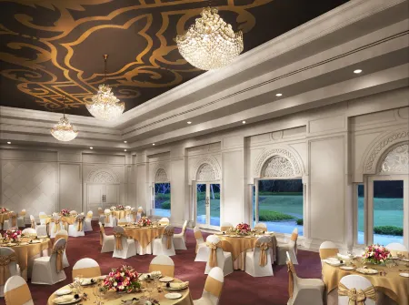 Taj Bentota Resort & Spa Отели рядом со станцией Aluthgama Railway Station