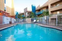 Holiday Inn OCEANSIDE CAMP PENDLETON AREA by IHG - Kolam Renang