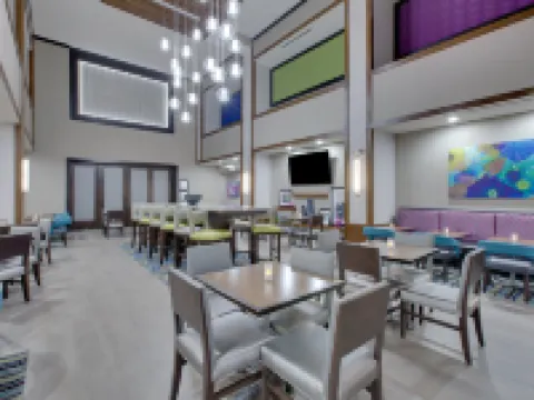 Hampton Inn & Suites Tyler-South Hotels in Tyler