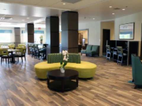 Holiday Inn Express & Suites HENDERSONVILLE SE - FLAT ROCK by IHG Hoteles en Flat Rock