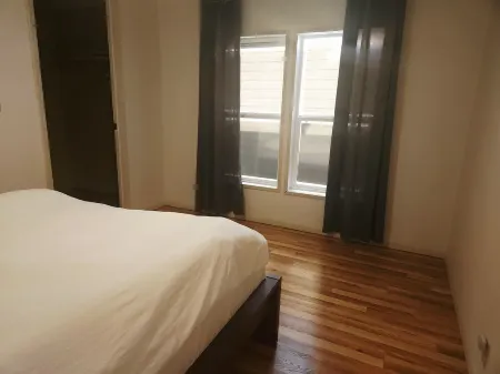 Sandy Point Waterfront Retreat Отели рядом с достопримечательностью «Silver Reef Casino»