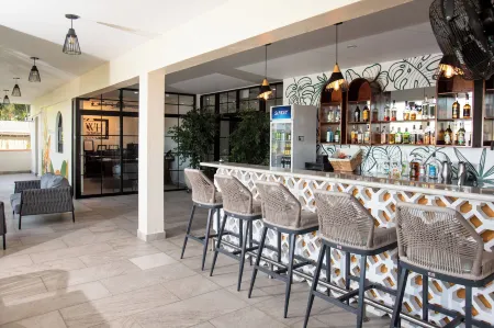 The West House Boutique Hotel Отели в г. Санта Фэмилия Виллидж