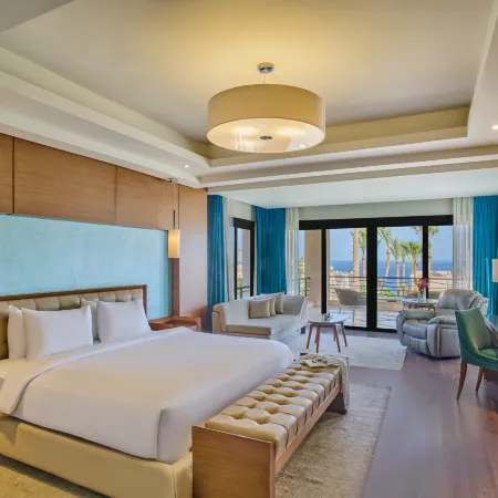 Grand Rotana Resort & Spa Отели рядом с достопримечательностью «Shark 's Bay Beach»