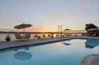 Clover Island Inn - Pools