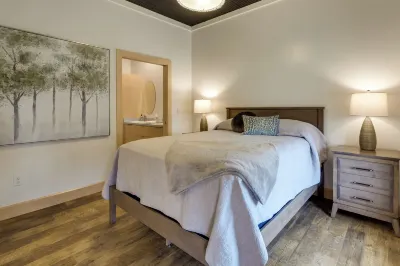 Downtown Millersburg Retreat w/ Sleek Interior! Hotels in 