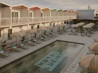 هوتل لوتشين Hotels near شاطئ إيست بيتش (East Beach)