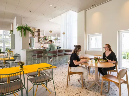 Novotel Brugge Centrum Отели рядом с достопримечательностью «Памятник Симону Стевину»