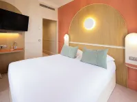 Hôtel Vacances Bleues Balmoral Hotels in Menton