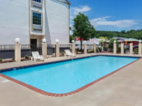 小石城北部肯尼迪大道舒適套房酒店 北小石城酒店