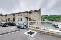 Boat Dock + Pool Access! Osage Beach Condo - WiFi